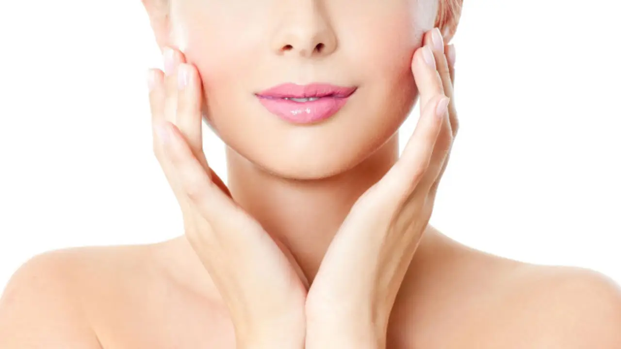 Labbra secche e screpolate, cosa significa? Non è il freddo, ecco la vitamina che ti manca