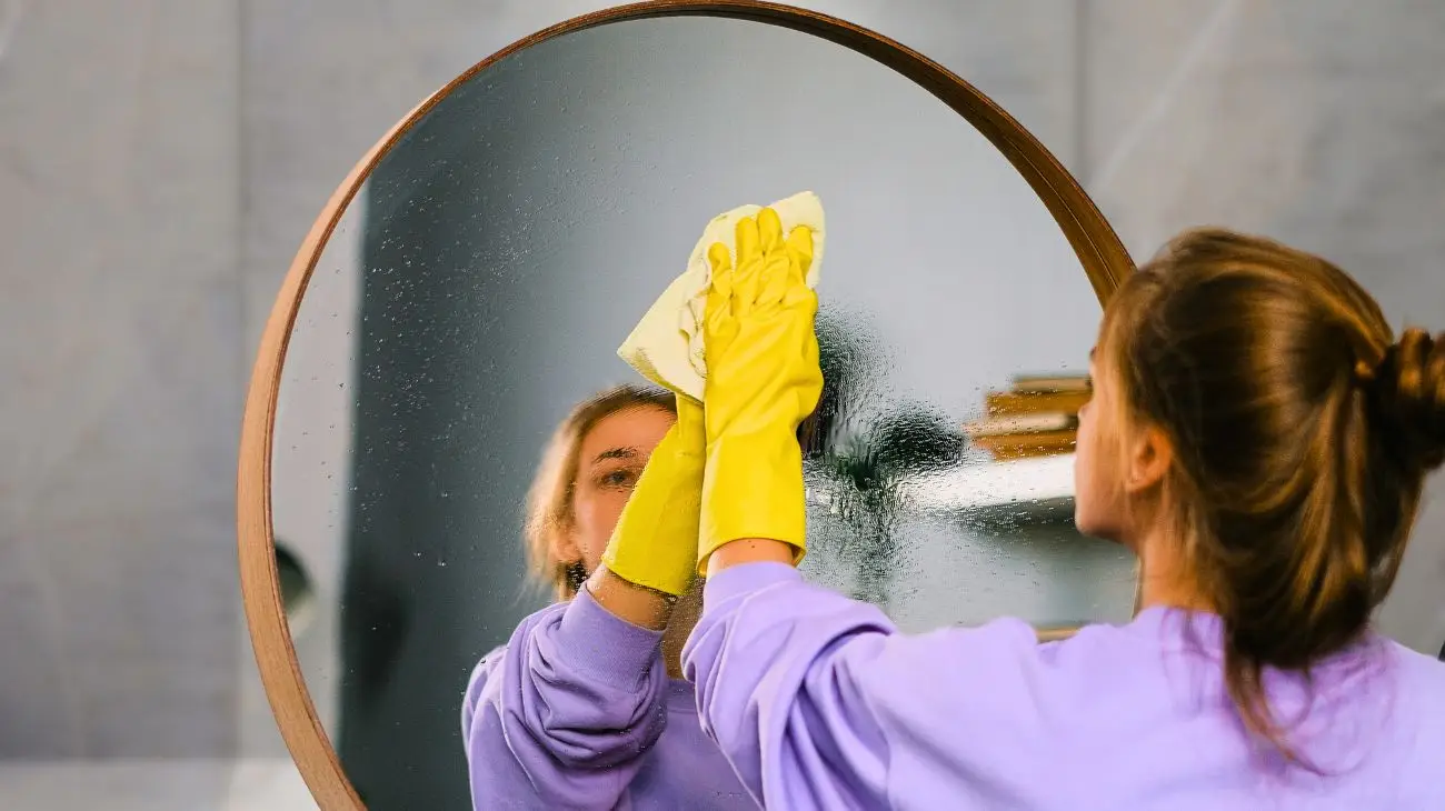 Il trucco per avere specchi sempre brillanti