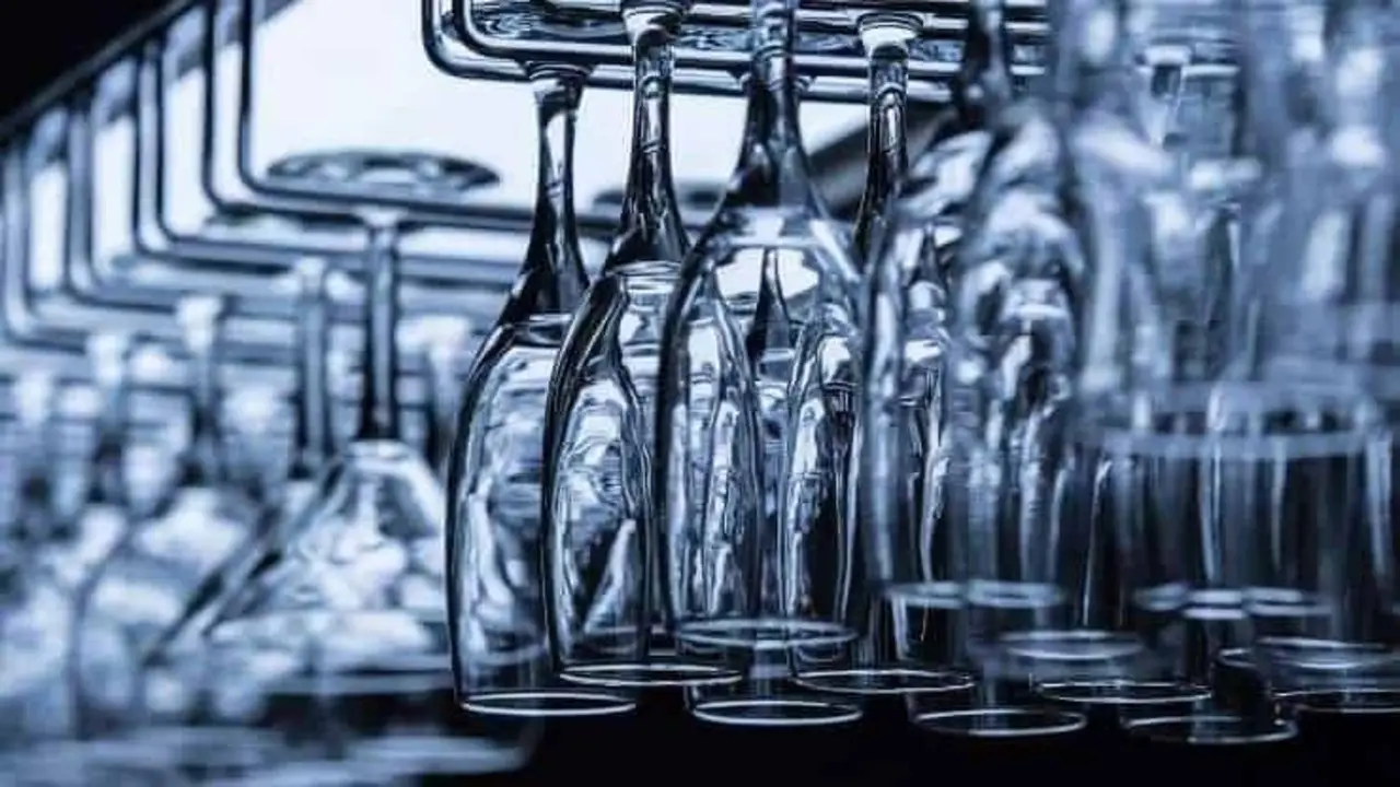 Come pulire i bicchieri senza aloni