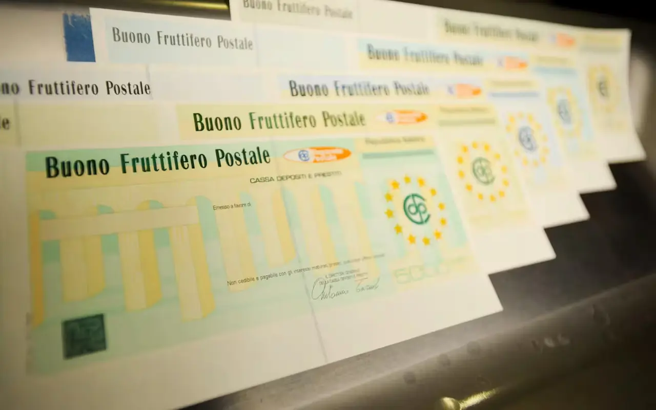 Hai buoni postali? Attenzione all’ISEE: ecco come influiscono davvero sulla tua dichiarazione